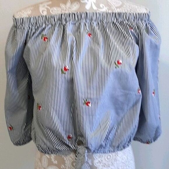 Kontrol Contemporary cropped embroidered top - Picture 2 of 8